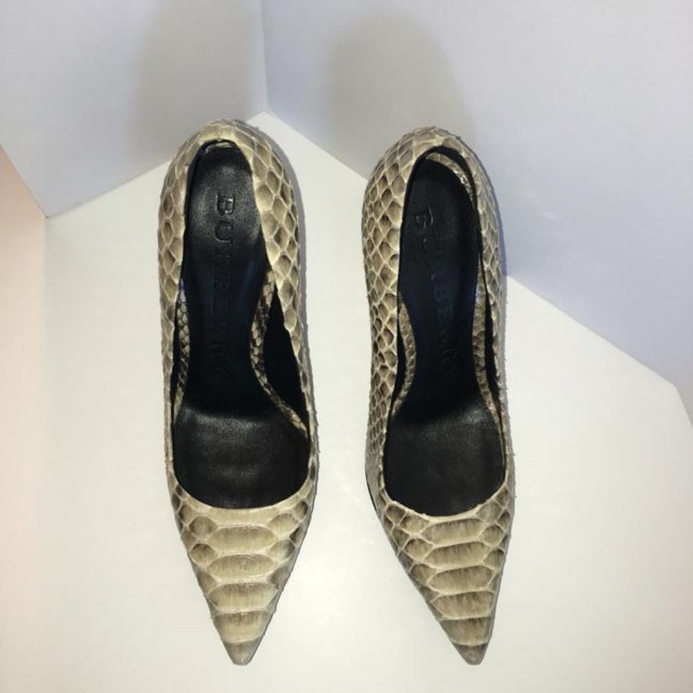 Burberry Unworn Python Snakeskin Stilleto Pumps S… - image 3